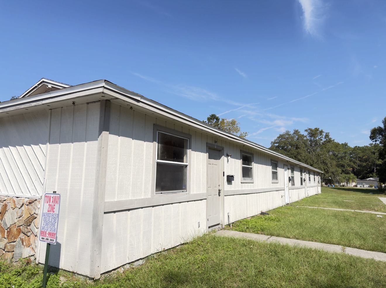 4237 Moncrief Rd W - 2