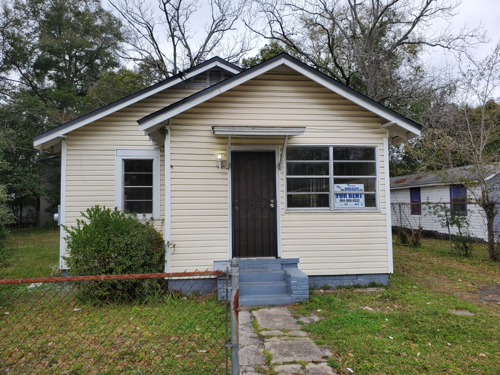 1943 Broadway Ave